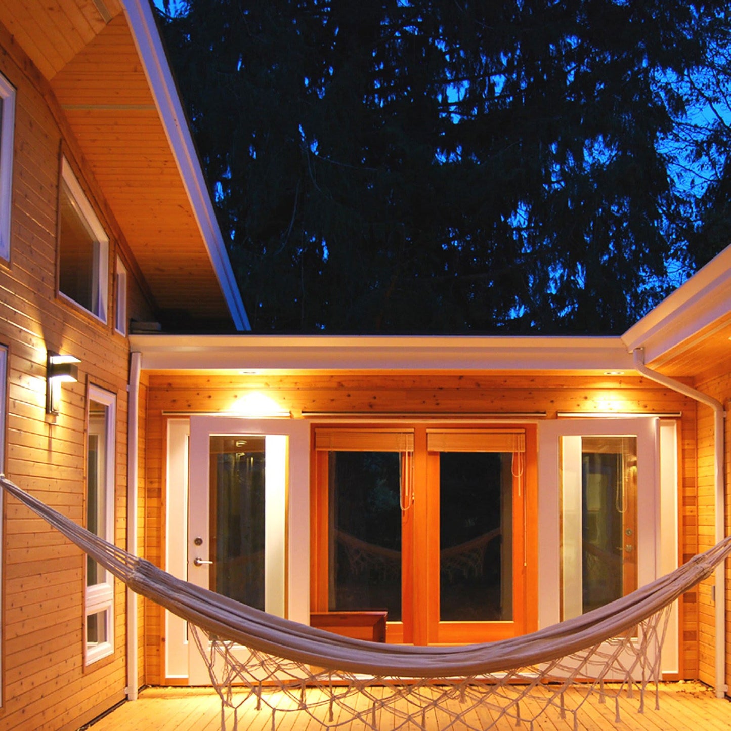 1x4 Western Red Cedar Shiplap - Select Knotty (STK) Appearance Grade - S1S2E/Green